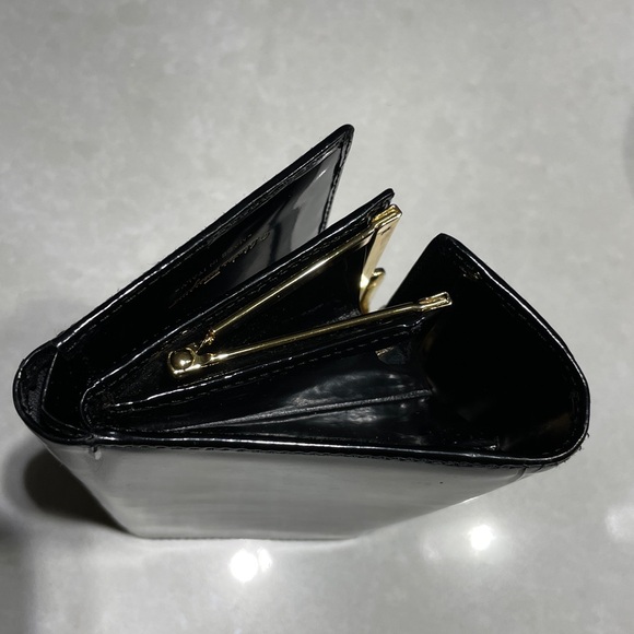 Ferragamo Continental wallet with Gancini clasp Patent Leather calfskin Black ⭐️ - Picture 15 of 17
